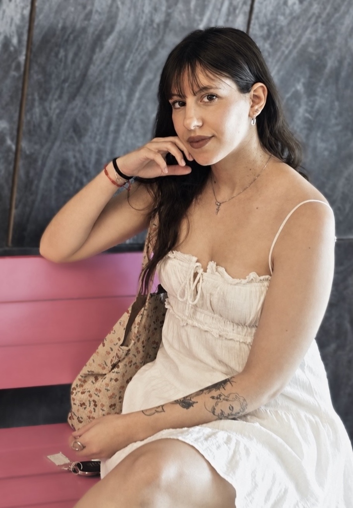 Fotografía oficial de Cristina Hidalgo, autora de novela romántica